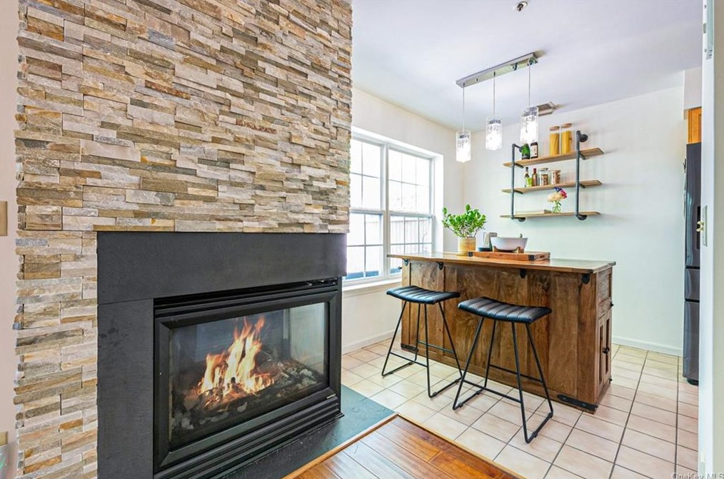 1402 Chadwick Ct, North Tarrytown NY  10591-5036 exterior