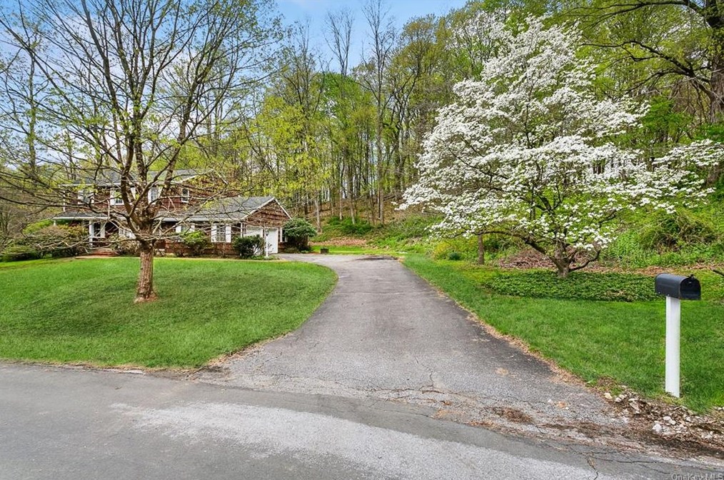 45 Gordon Ave, Bedford, NY 10506-1400