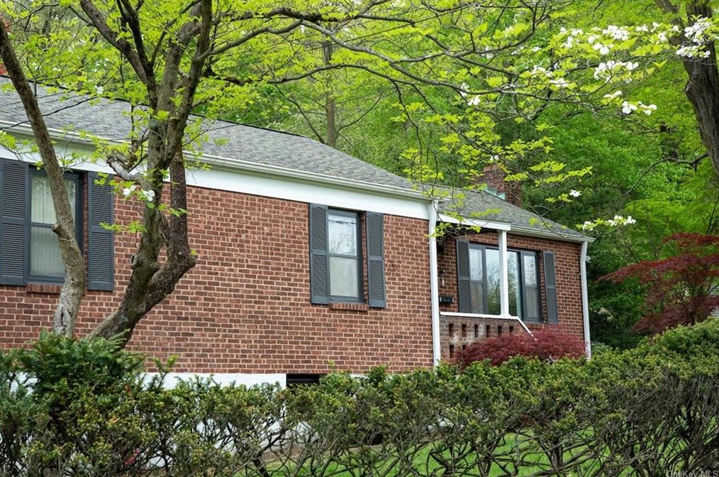 1 Stanley Ave, Yonkers, NY 10706-3616