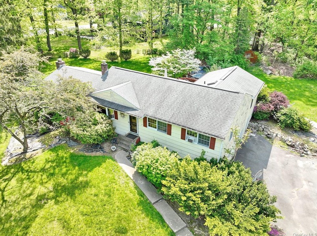31 Wilshire Dr, Chestnut Ridge, NY 10977