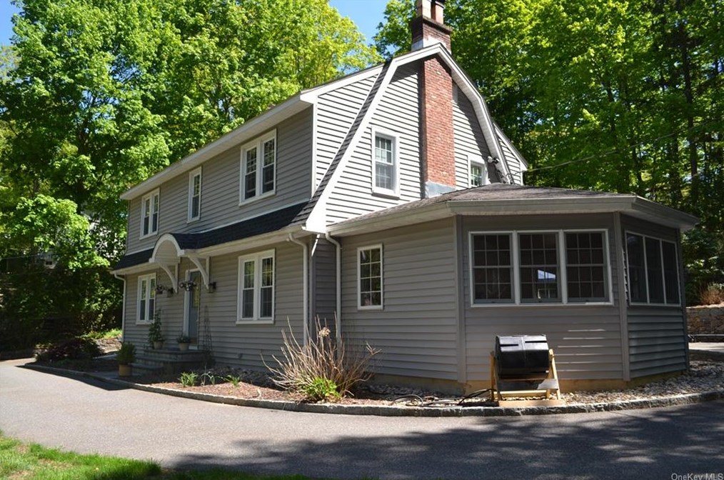 135 Armonk Rd, Mount Kisco, NY 10549