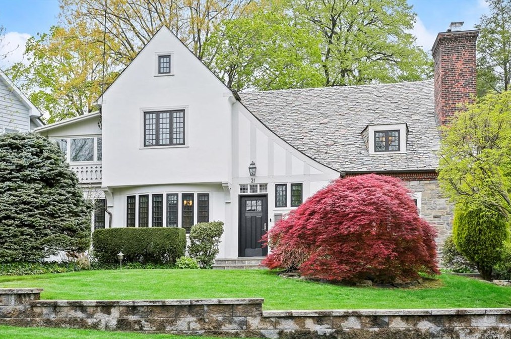 21 Dusenberry Rd, Yonkers, NY 10708-2403
