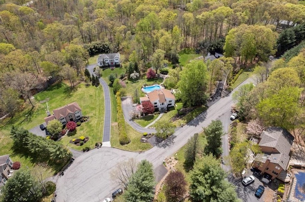 6 Parkside Ct, Mount Ivy, NY 10970-2217