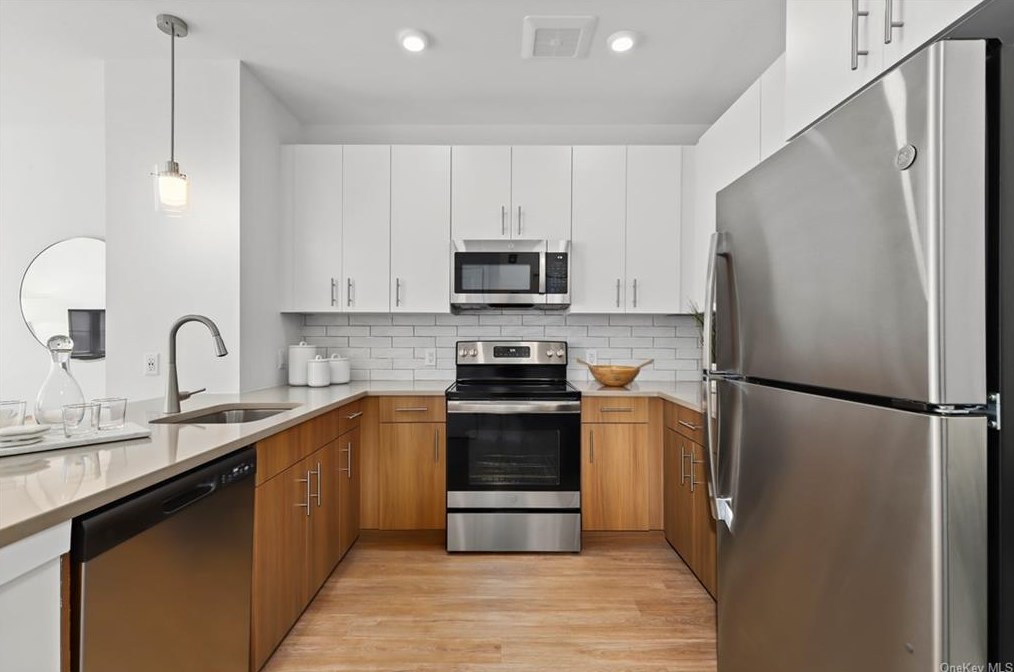 1 N Main St #214, Rye Brook, NY 10573
