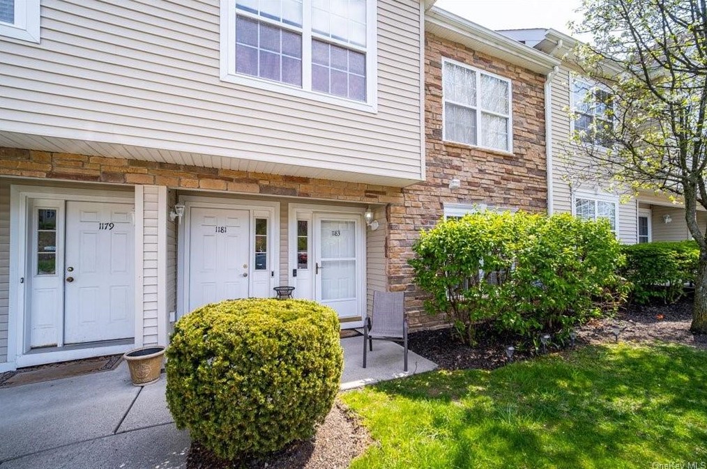 1183 Maggie Rd, Newburgh, NY 12550-7035