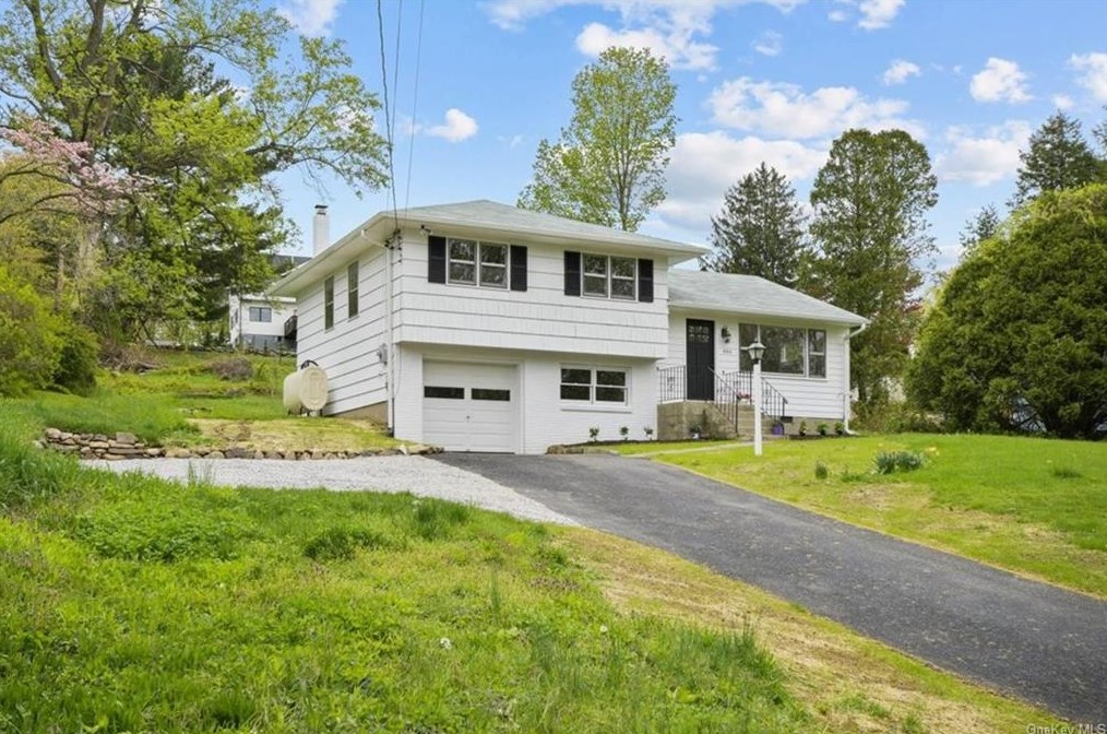 486 Fair St, Kent Lakes, NY 10512-6144