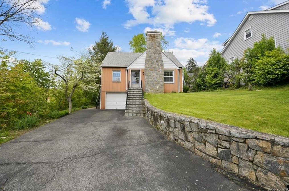61 Lincoln Pl, Thornwood, NY 10594
