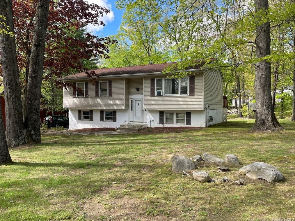 35 Rockwood Dr, Newburgh, NY 12550-2023