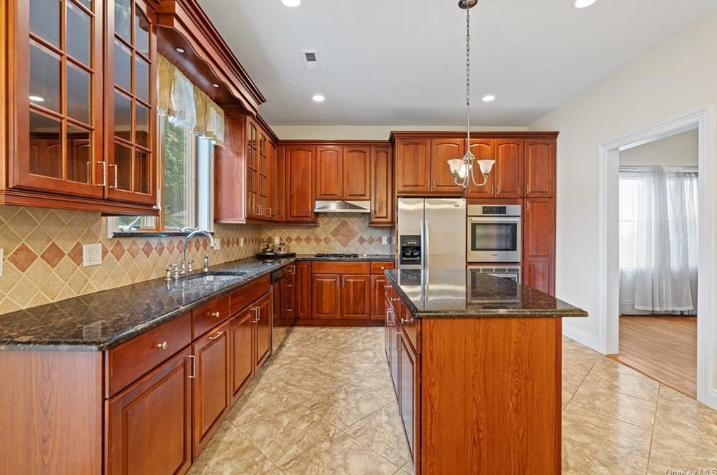 11 Lincoln Ave #1, Yonkers, NY 10707