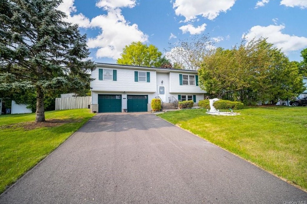 326 Butternut Dr, Newburgh, NY 12553-8038