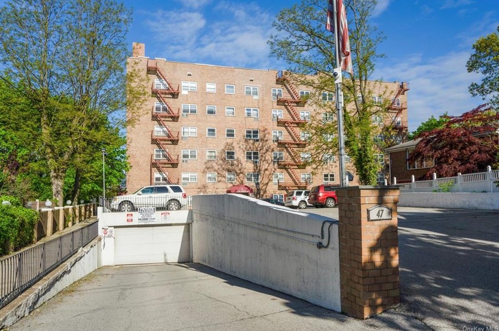 47 Alta Ave, Yonkers NY  10705-1404 exterior