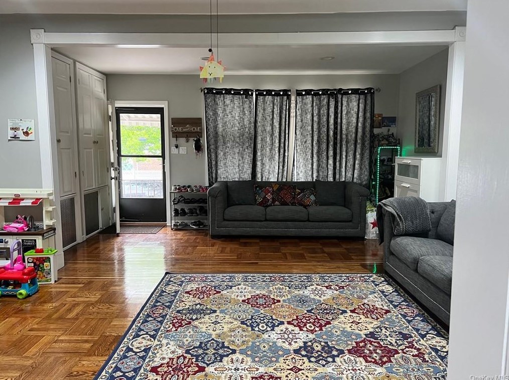 1360 Hollywood Ave, Bronx, NY 10461
