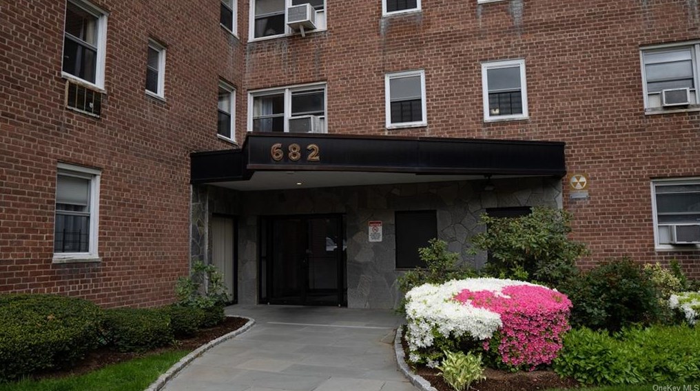 682 Tuckahoe Rd #4d, Yonkers, NY 10710