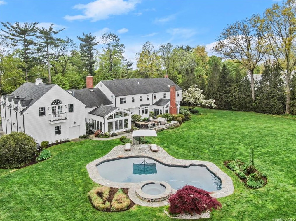 14 Mountain Wood Dr, Greenwich, CT 06830