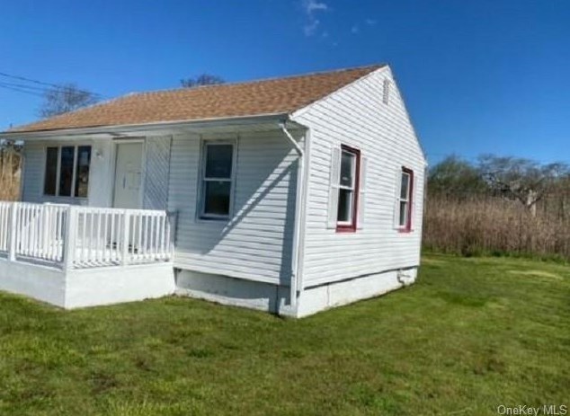 17 Bayport Rd, Old Mastic, NY 11951