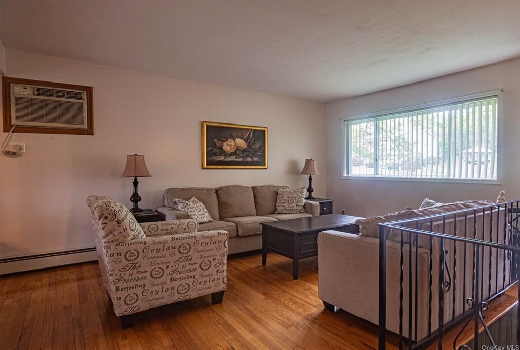 18 Park Dr, Chester, NY 10918-1112