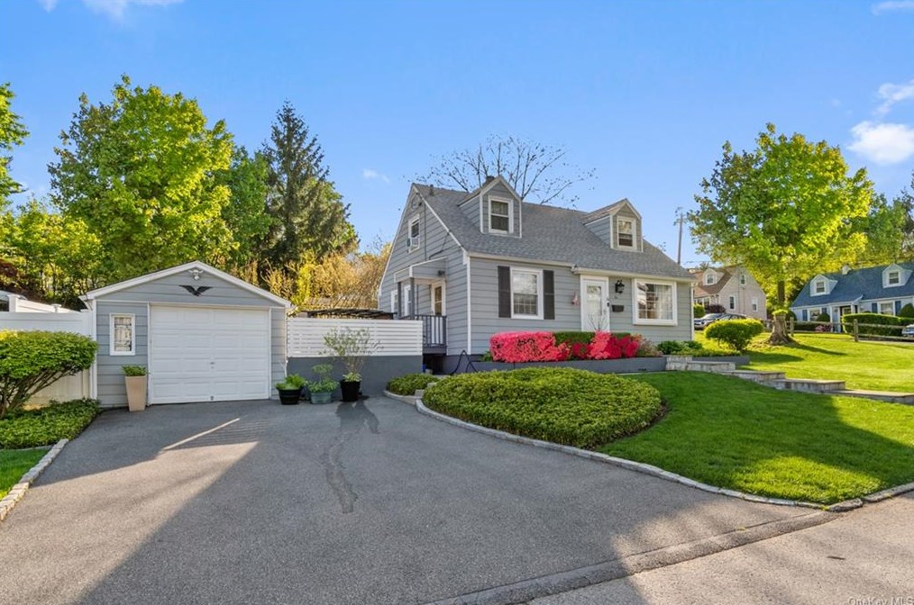 21 Keystone Rd, Yonkers, NY 10710-1023