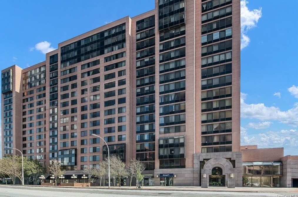 4 Martine Ave Apt 1506, White Plains, NY 10606