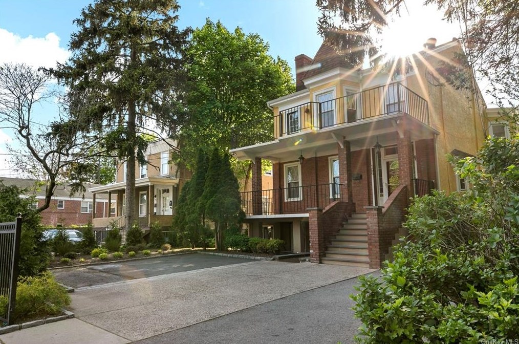 195 Broadway, North Tarrytown NY  10591-3216 exterior