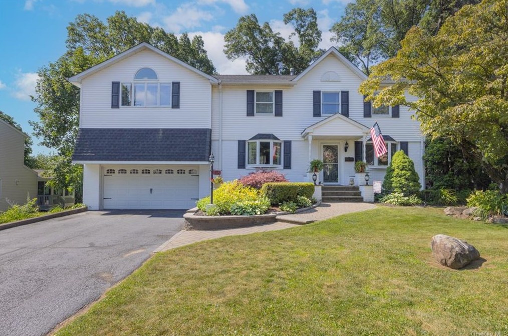 12 Lombardi Rd, Chestnut Ridge, NY 10965