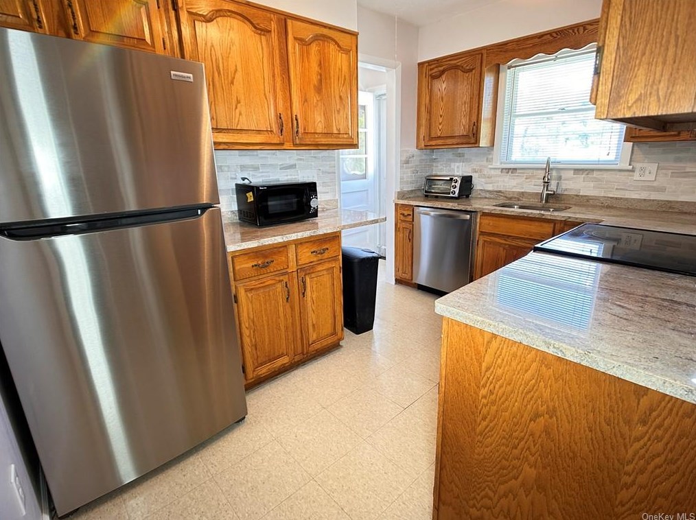561 Horsepound Rd, Kent Lakes, NY 10512-4707