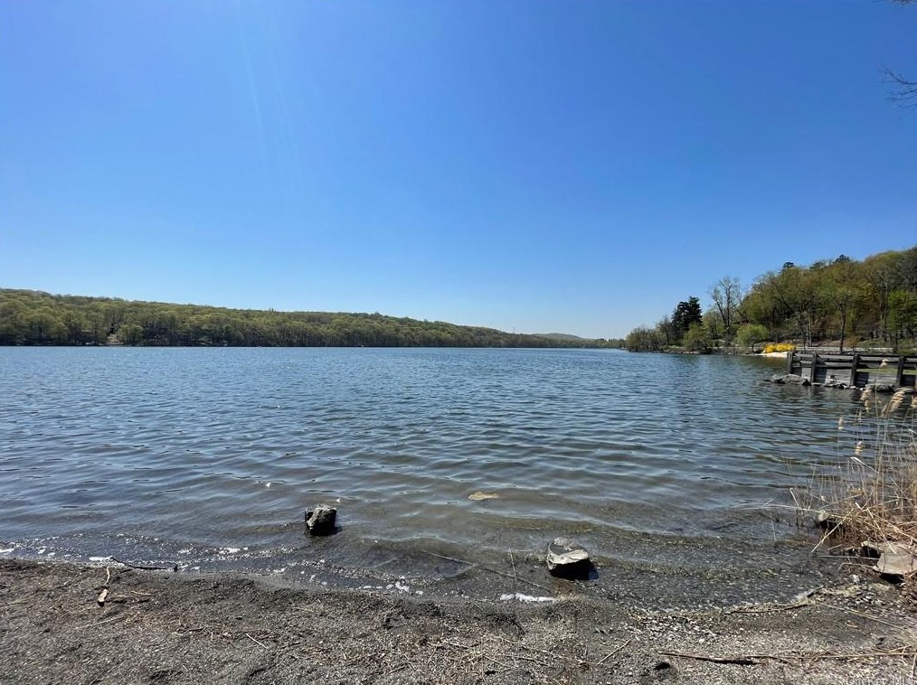 22 Lake Ave, Monroe, NY 10950