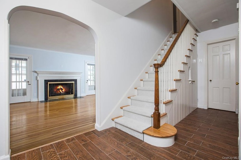 11 Roosevelt Pl, Scarsdale, NY 10583