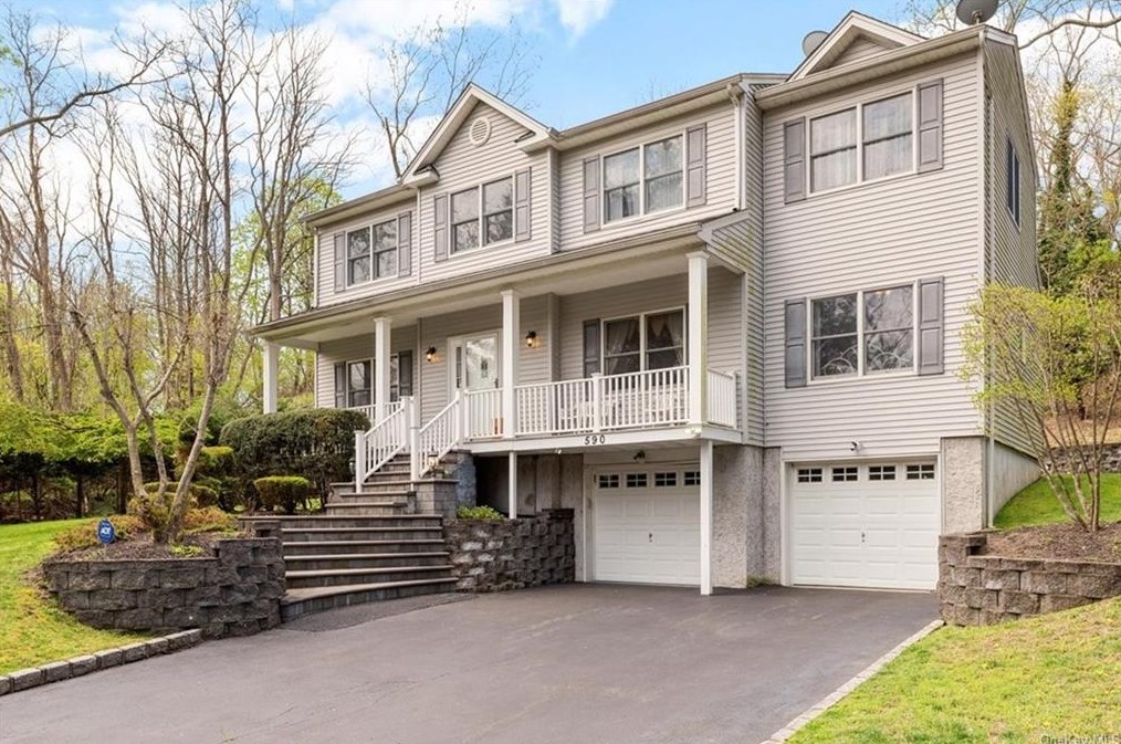 590 Landing Ave, Smithtown, NY 11787