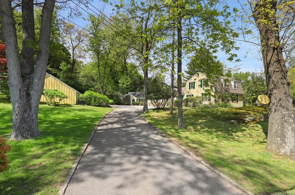 177 Valley Rd, Katonah, NY 10536