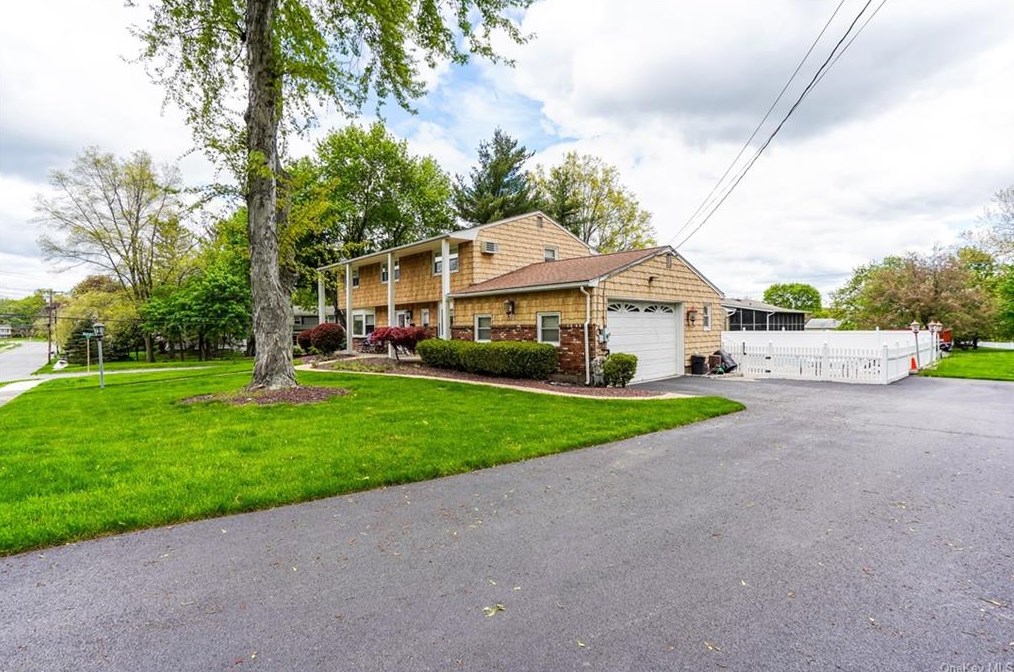 17 Colony Dr, Monroe, NY 10950-3125