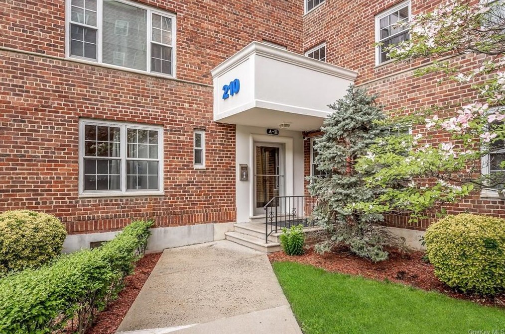 210 Pelham Rd #4e, New Rochelle, NY 10805
