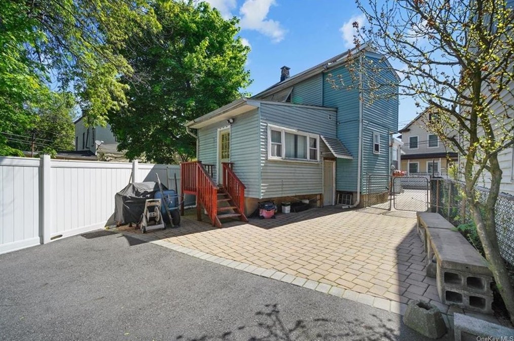 8 Orchard St, Haverstraw NY  10927-1111 exterior