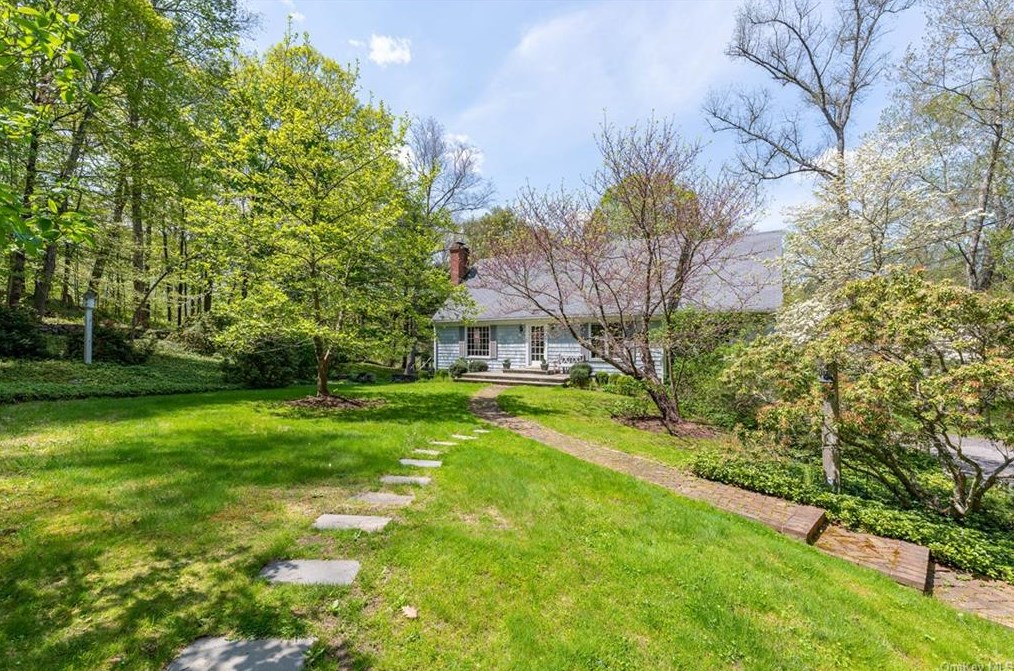 31 Cartway Ln W, Bedford, NY 10506