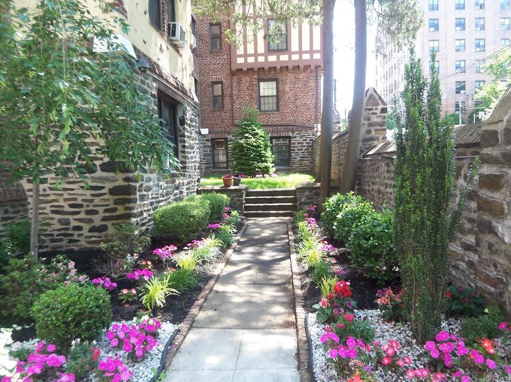 61 W Grand St #3m, Mount Vernon, NY 10552