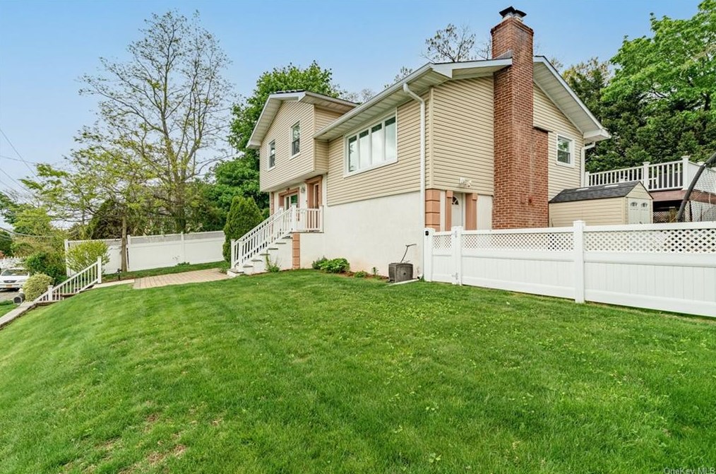 40 Hunt Ave, Yonkers NY  10710-5431 exterior