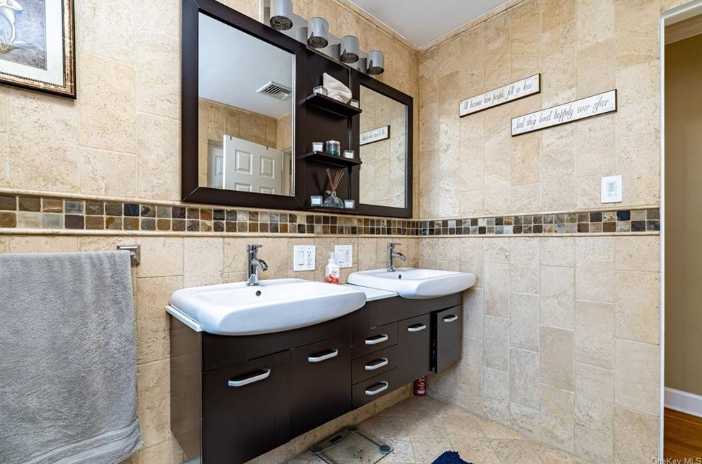 40 Hunt Ave, Yonkers NY  10710-5431 exterior