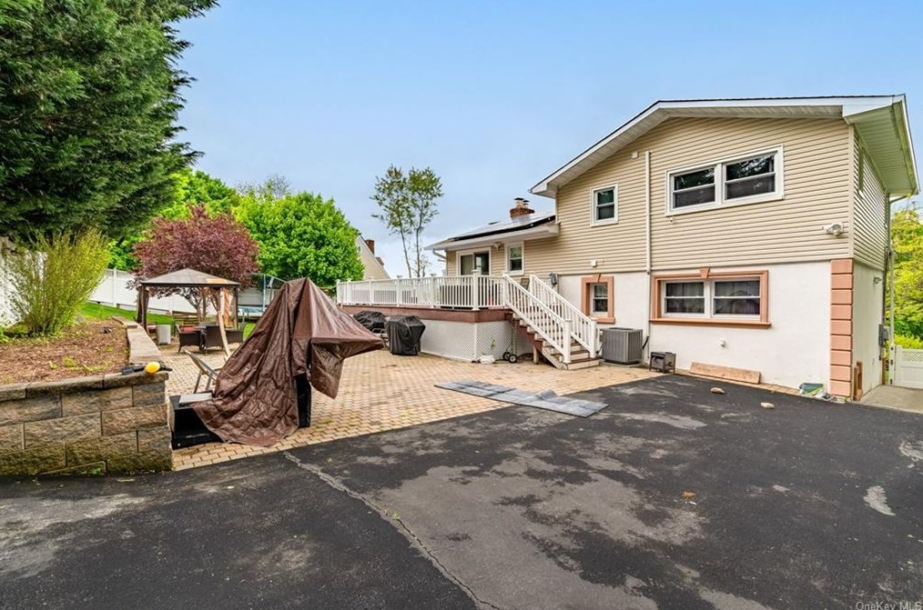 40 Hunt Ave, Yonkers NY  10710-5431 exterior