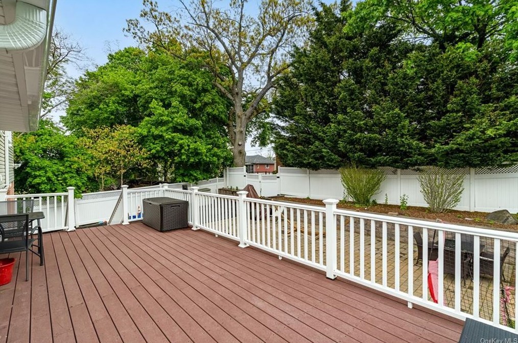 40 Hunt Ave, Yonkers NY  10710-5431 exterior