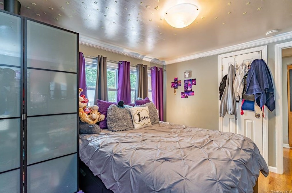 40 Hunt Ave, Yonkers NY  10710-5431 exterior