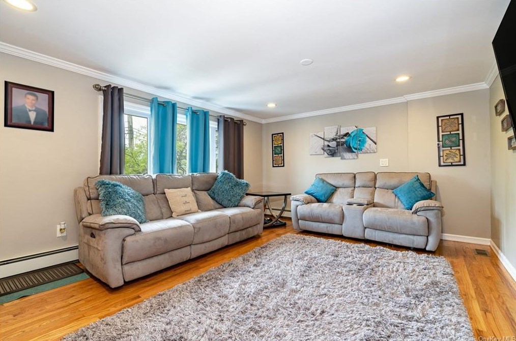 40 Hunt Ave, Yonkers NY  10710-5431 exterior