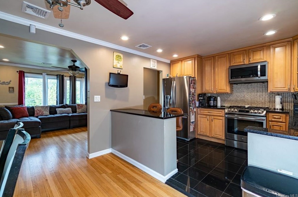 40 Hunt Ave, Yonkers NY  10710-5431 exterior