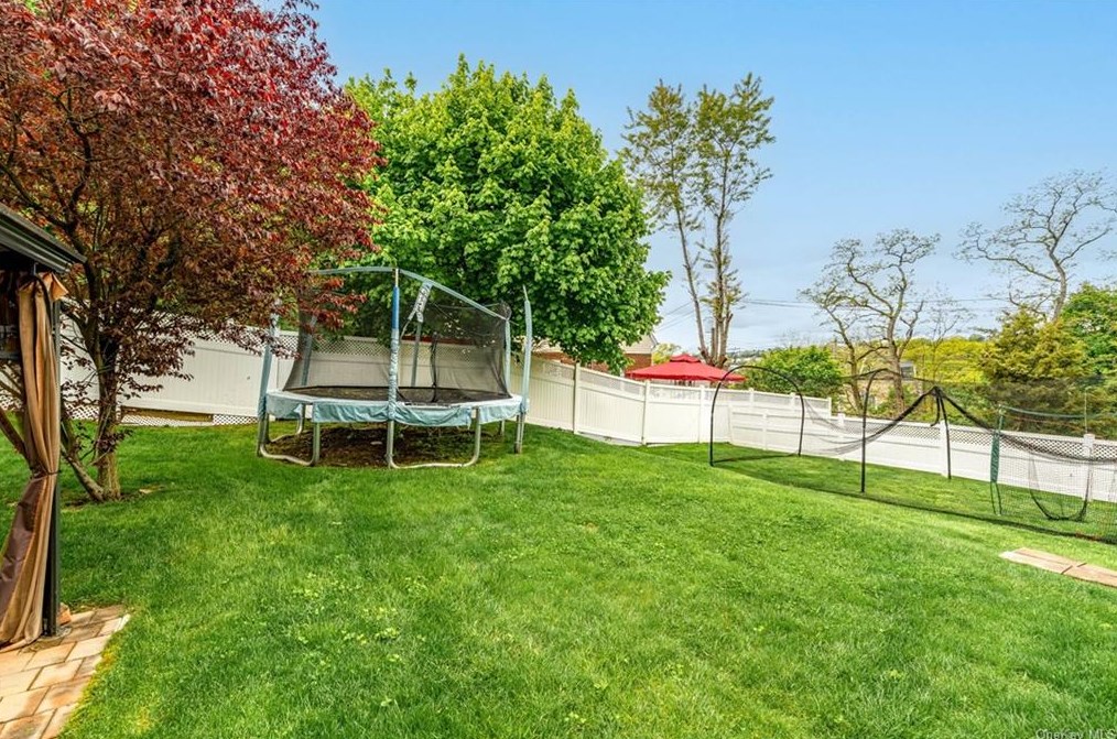 40 Hunt Ave, Yonkers NY  10710-5431 exterior