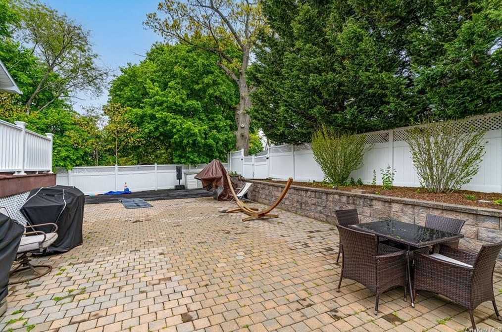 40 Hunt Ave, Yonkers NY  10710-5431 exterior