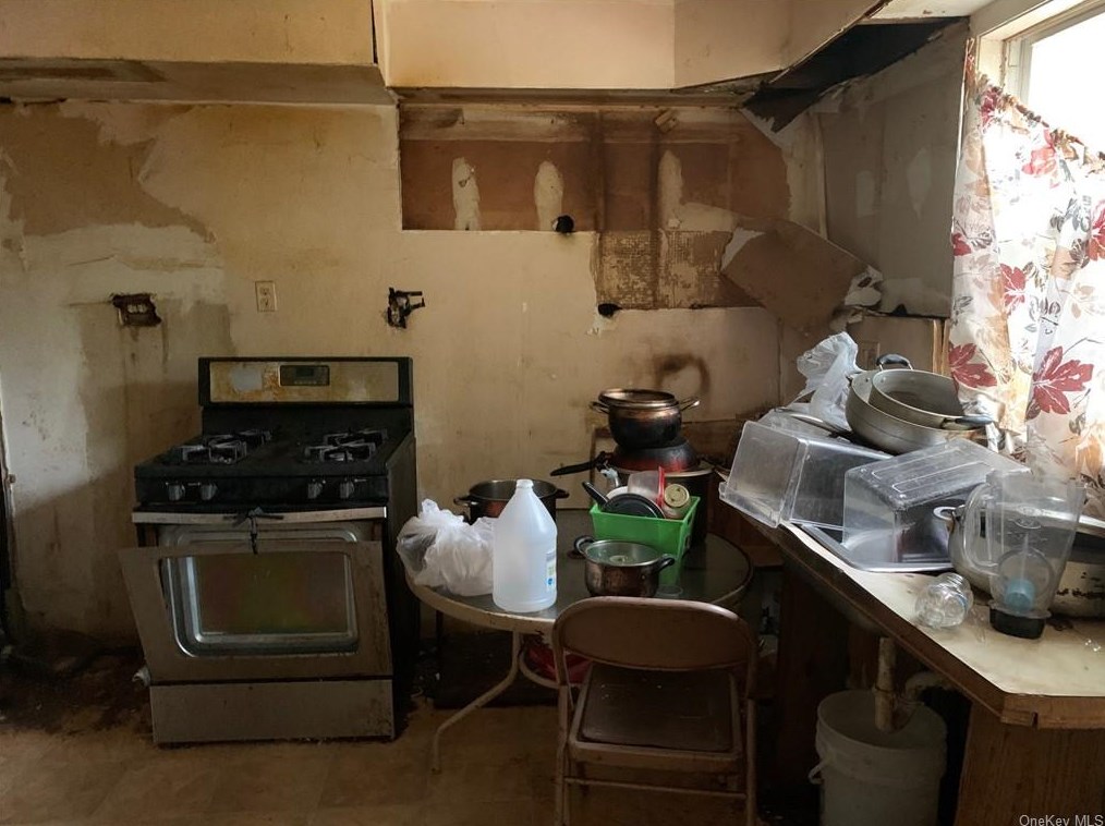 25 Trinity Ave, Chestnut Ridge NY  10977-3025 exterior