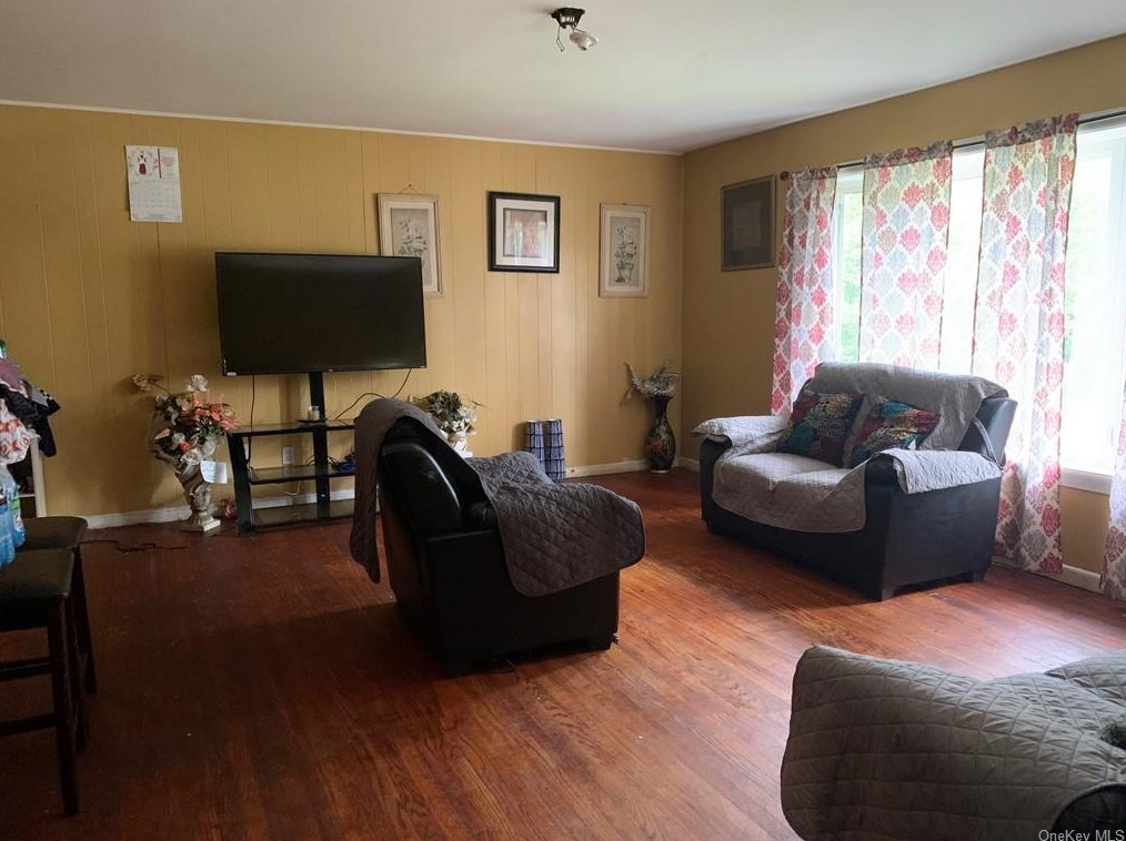 25 Trinity Ave, Chestnut Ridge, NY 10977-3025