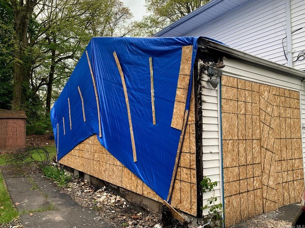 25 Trinity Ave, Chestnut Ridge NY  10977-3025 exterior