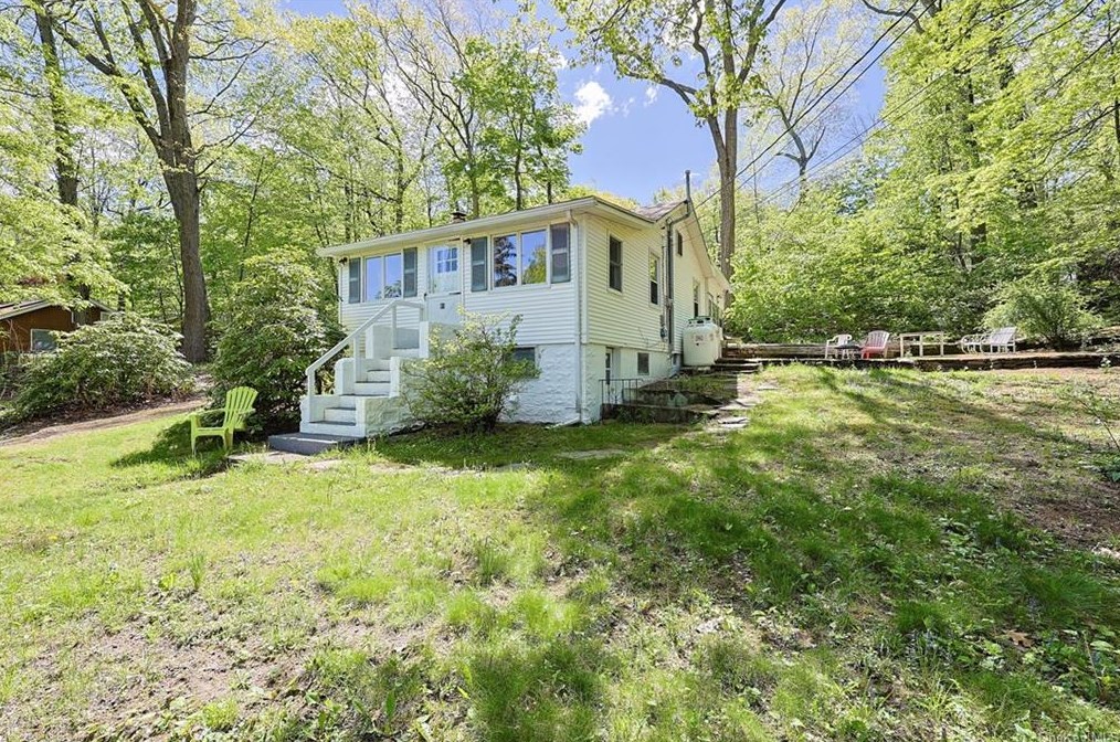 81 Sylvan Trl, Monroe NY  10950-6710 exterior