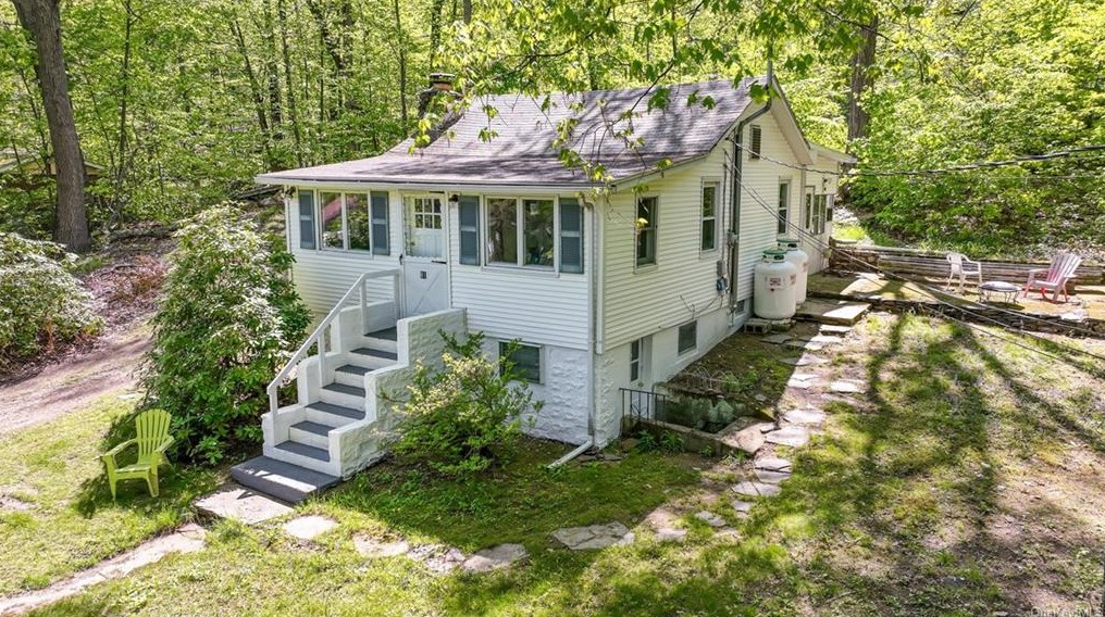 81 Sylvan Trl, Monroe NY  10950-6710 exterior