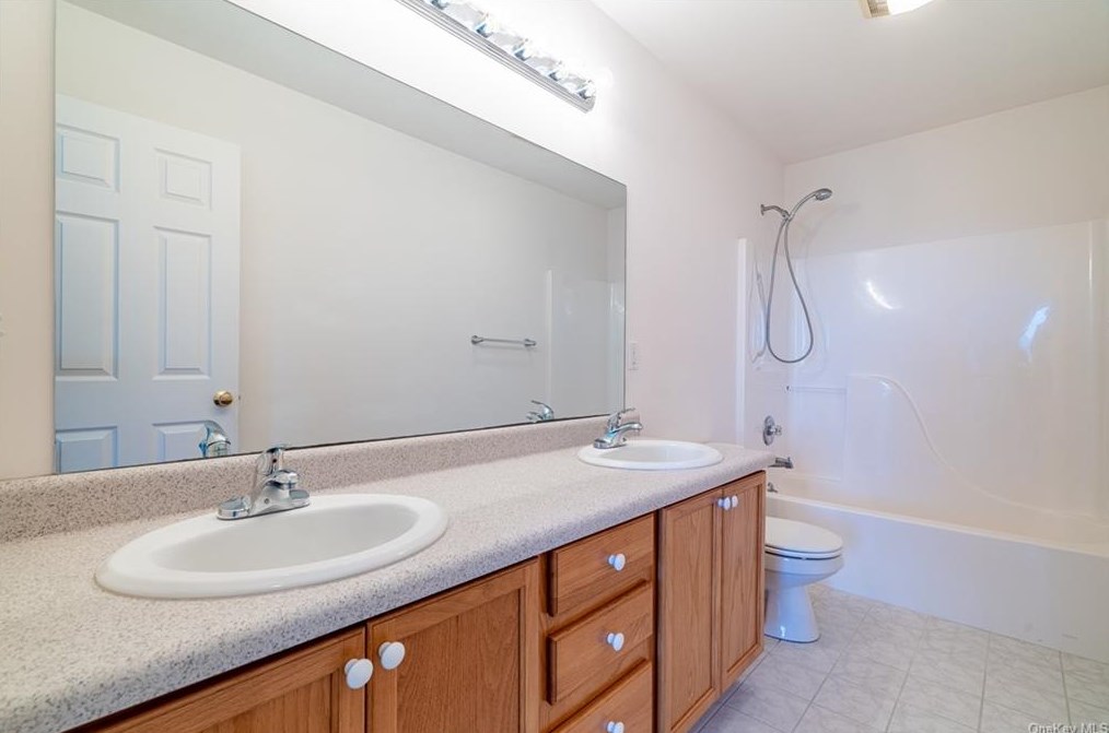 6 Rose Ct, La Grange NY  12540-6246 exterior