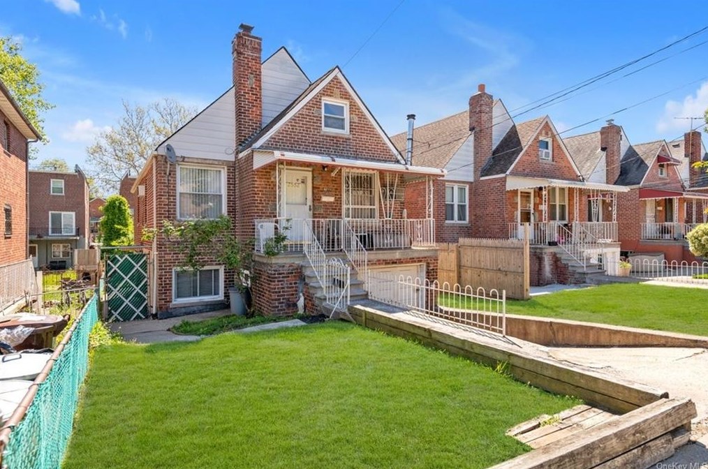 2552 Young Ave, Bronx, NY 10469